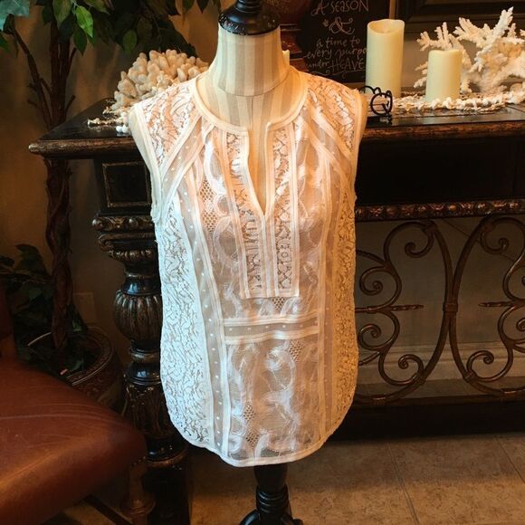 BCBG BLOUSE w Beautiful Detail - Picture 7 of 11